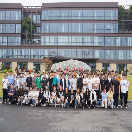 泰州學(xué)院22級機(jī)械專業(yè)學(xué)生赴泰隆進(jìn)行認(rèn)知實習(xí)