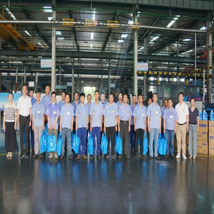 高溫“送清涼”— 泰興市總工會慰問泰隆一線職工